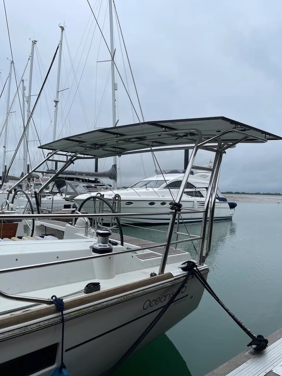 Beneteau Oceanis 45 — Valkiry Solar Arch - Photo 1