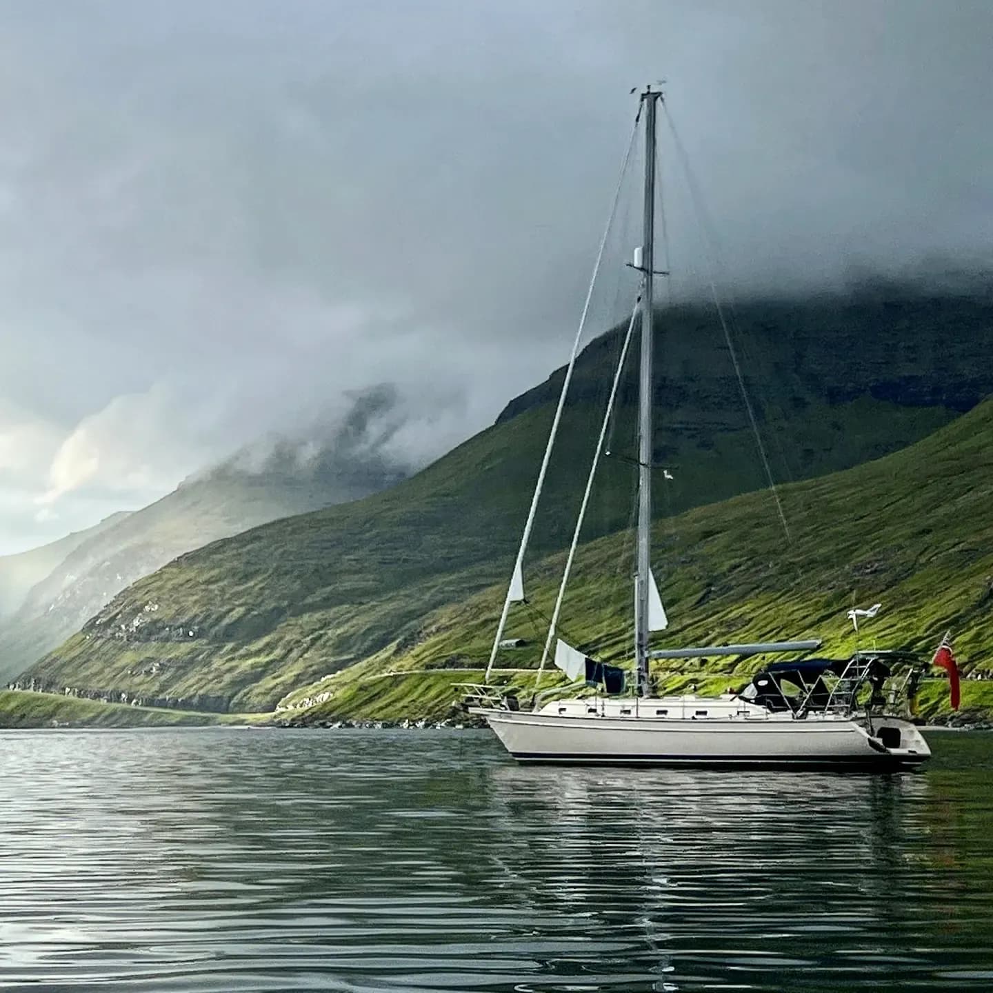 Island Packet 440 — EIVIVA — Eiviva Solar Arch thumbnail 11