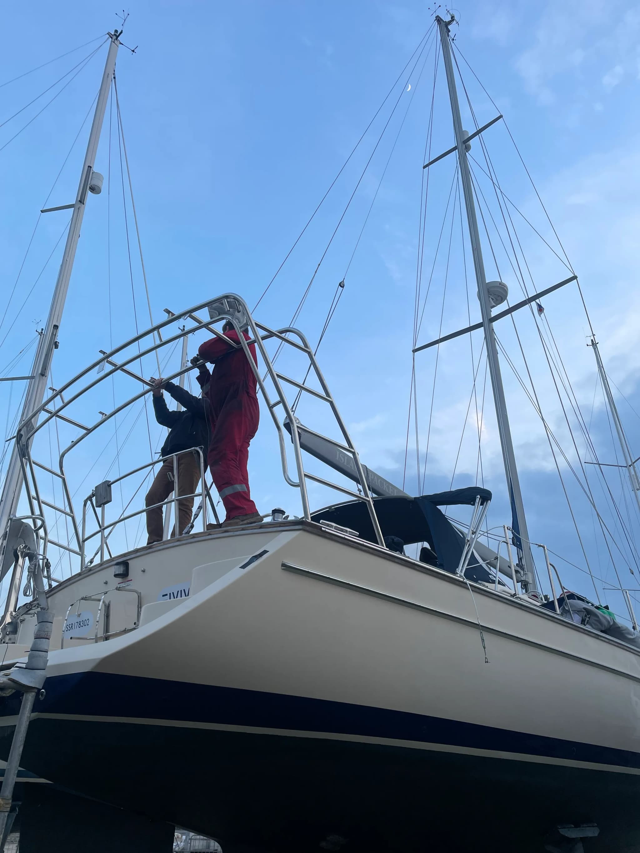 Island Packet 440 — EIVIVA — Eiviva Solar Arch thumbnail 14