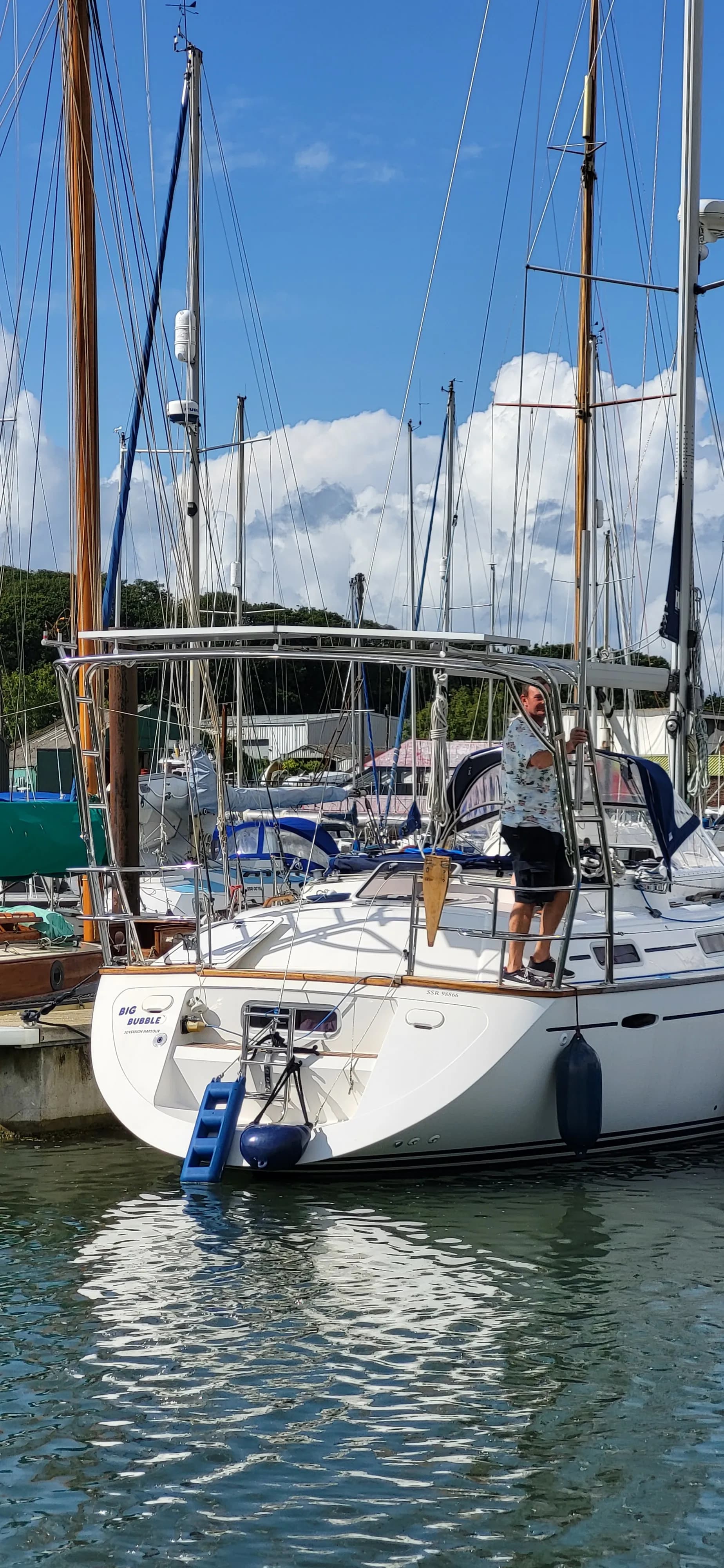 Moody 38 — Eiviva Solar Arch thumbnail 7